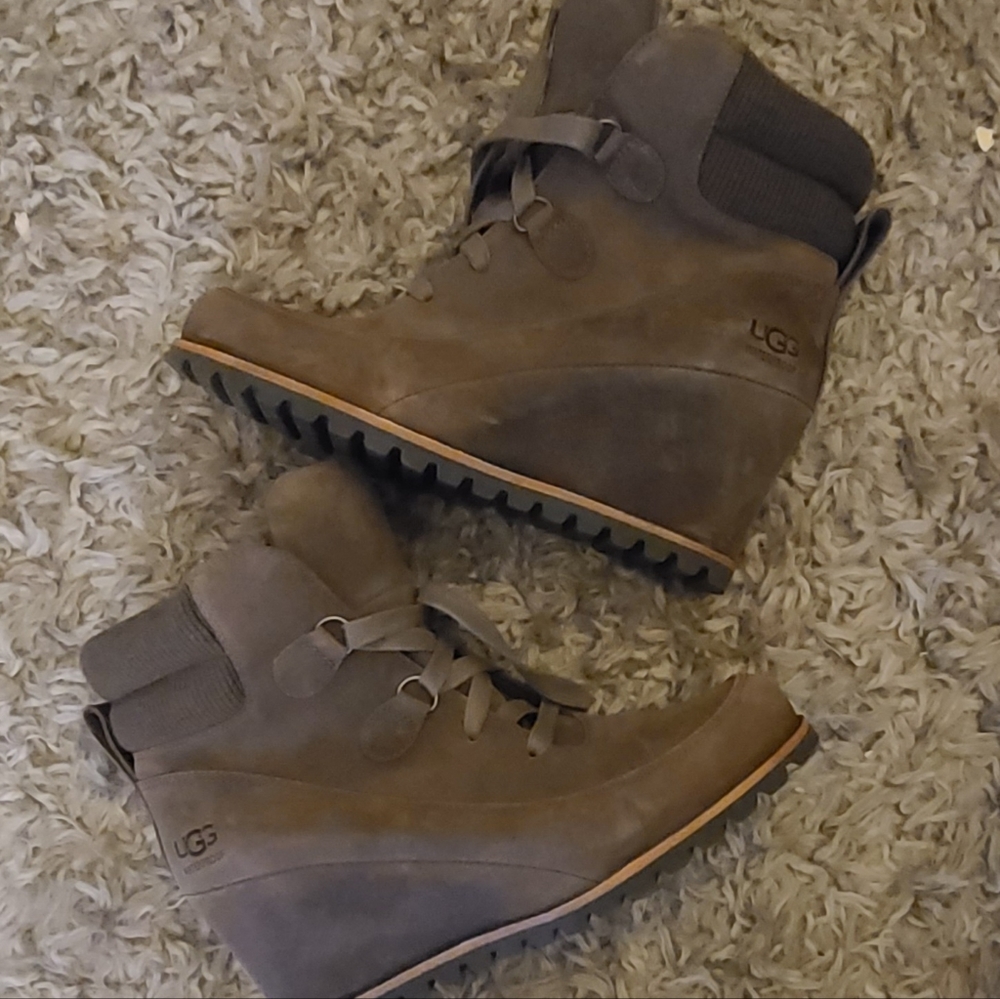 Uggs wedge boots 9